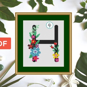 Patrón de punto de cruz con letra H floral: diseño de monograma con flores elegantes, punto de cruz inicial, bordado botánico, descarga en PDF