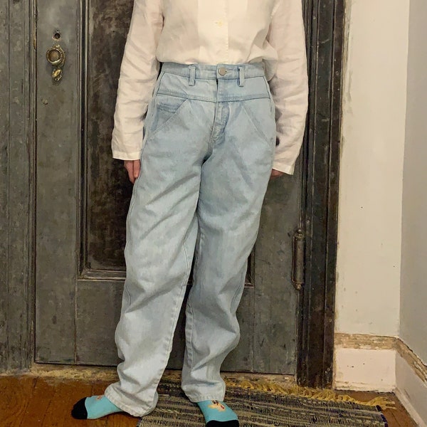 Vintage 80s light wash Lizwear jeans High waisted high rise mom jeans relaxed fit straight legs boyfriend cut 30" waist