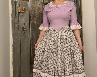 Vintage 70s lilac purple bodice and floral and lace  maxi dress circle skirt Prairie dress Cottagecore Victorian small