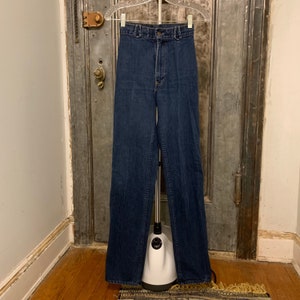XXS XS 24&quot; waist Vintage 70s straight leg  jeans blue  medium wash high waisted retro hippie  Spider