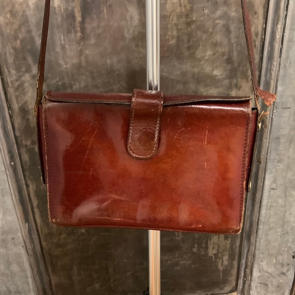 Vintage 70s 60s oxblood leather purse small stiff body delicate satchel shoulder bag crossbody purse