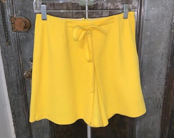 S Vintage 60s 70s mod yellow A-line mini skort Brand Ellen G tie at waist high waisted 26"  waist