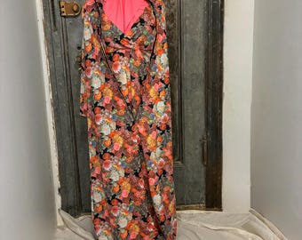 S Seltene Vintage 60er Jahre Hawaii Kleid und Robe Budoir Set Hostessenkleid Mitte Jahrhundert mod helles Blumenmuster Maxikleid Hawaiianisches Kleid