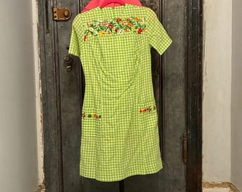 S Bezauberndes Vintage 60er 70er Jahre Sears helles floral besticktes lime grün kariertes Etuikleid Cottagecore Neu mit Etikett Deadstock