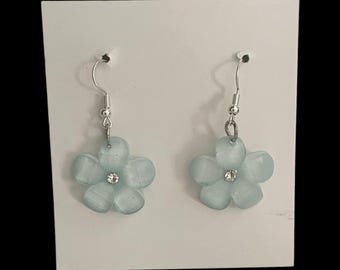 Pendientes colgantes de flores hechos a mano: joyería floral de estilo bohemio chic.