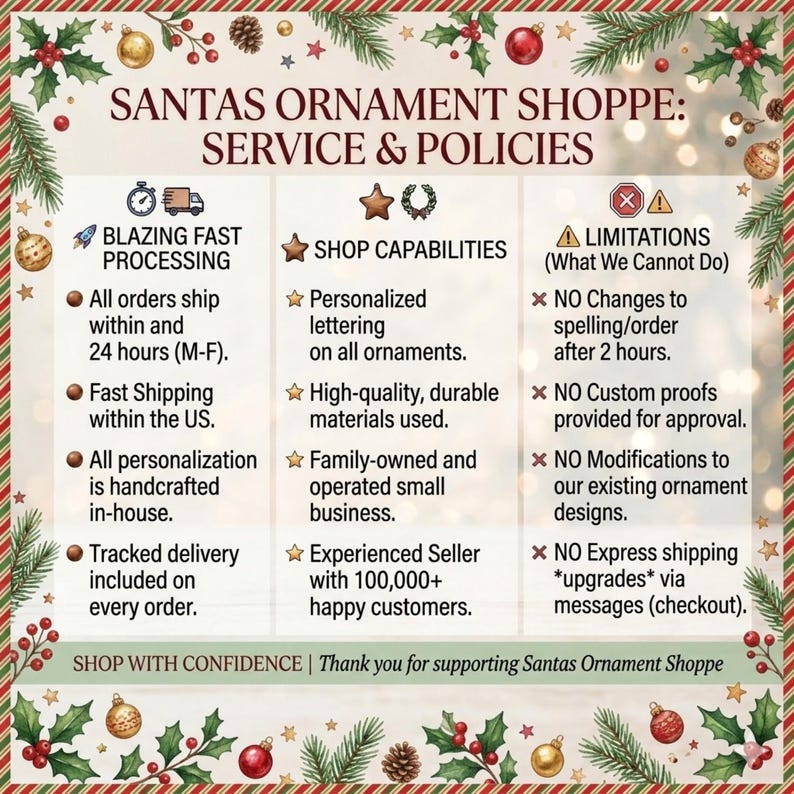 Puede incluir: Un cartel informativo rectangular titulado SANTAS ORNAMENT SHOPPE: SERVICE & POLICIES, enmarcado por un borde de ramas de pino verdes, bayas rojas y adornos dorados. El texto detalla los servicios y pol&iacute;ticas en tres columnas.
