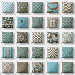 Op de afbeelding: Een verzameling van 25 kussenontwerpen met verschillende geometrische patronen in tinten bruin en teal. De kussens zijn gerangschikt in een rasterpatroon.