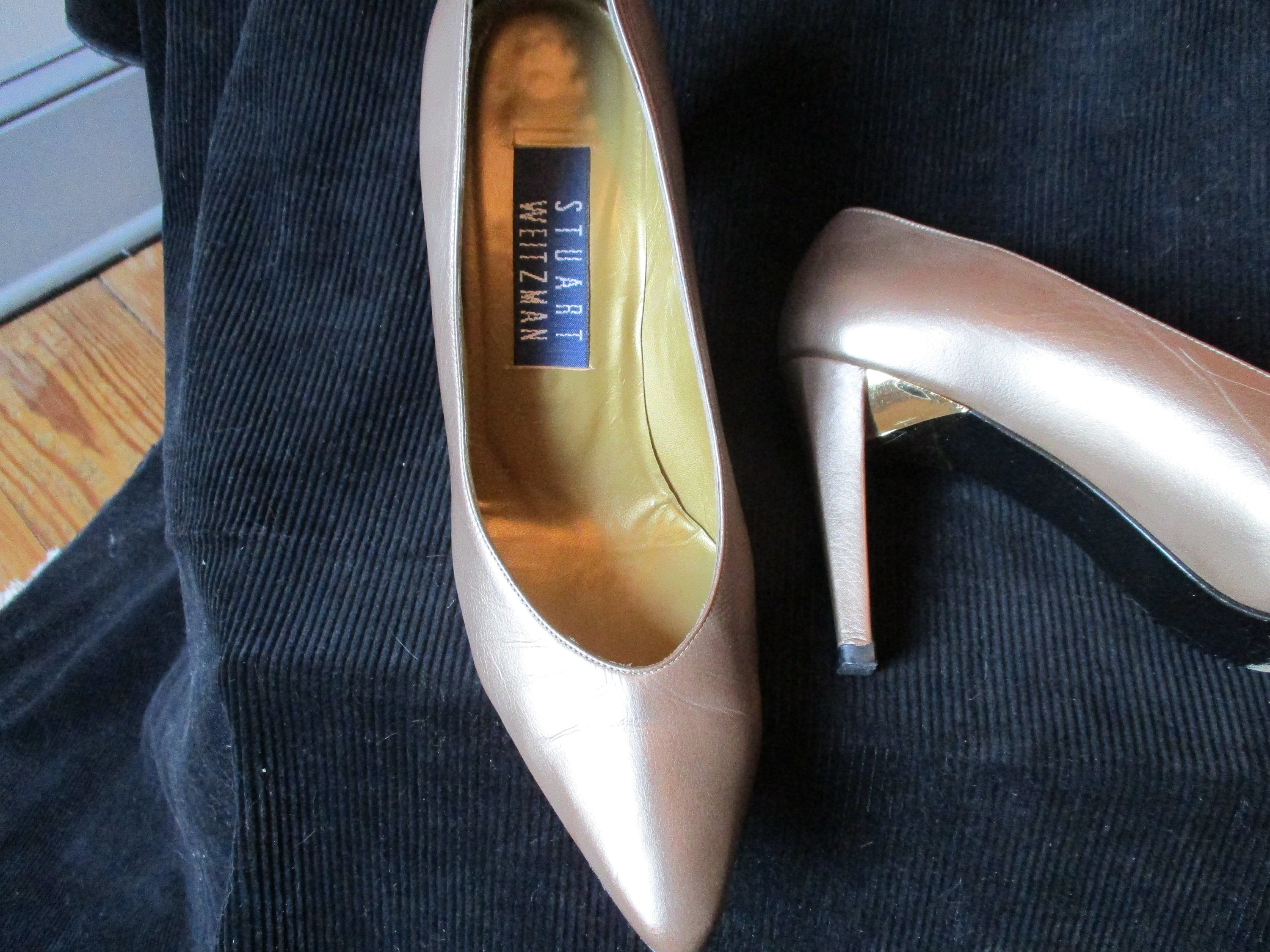 stuart weitzman retro rose pumps