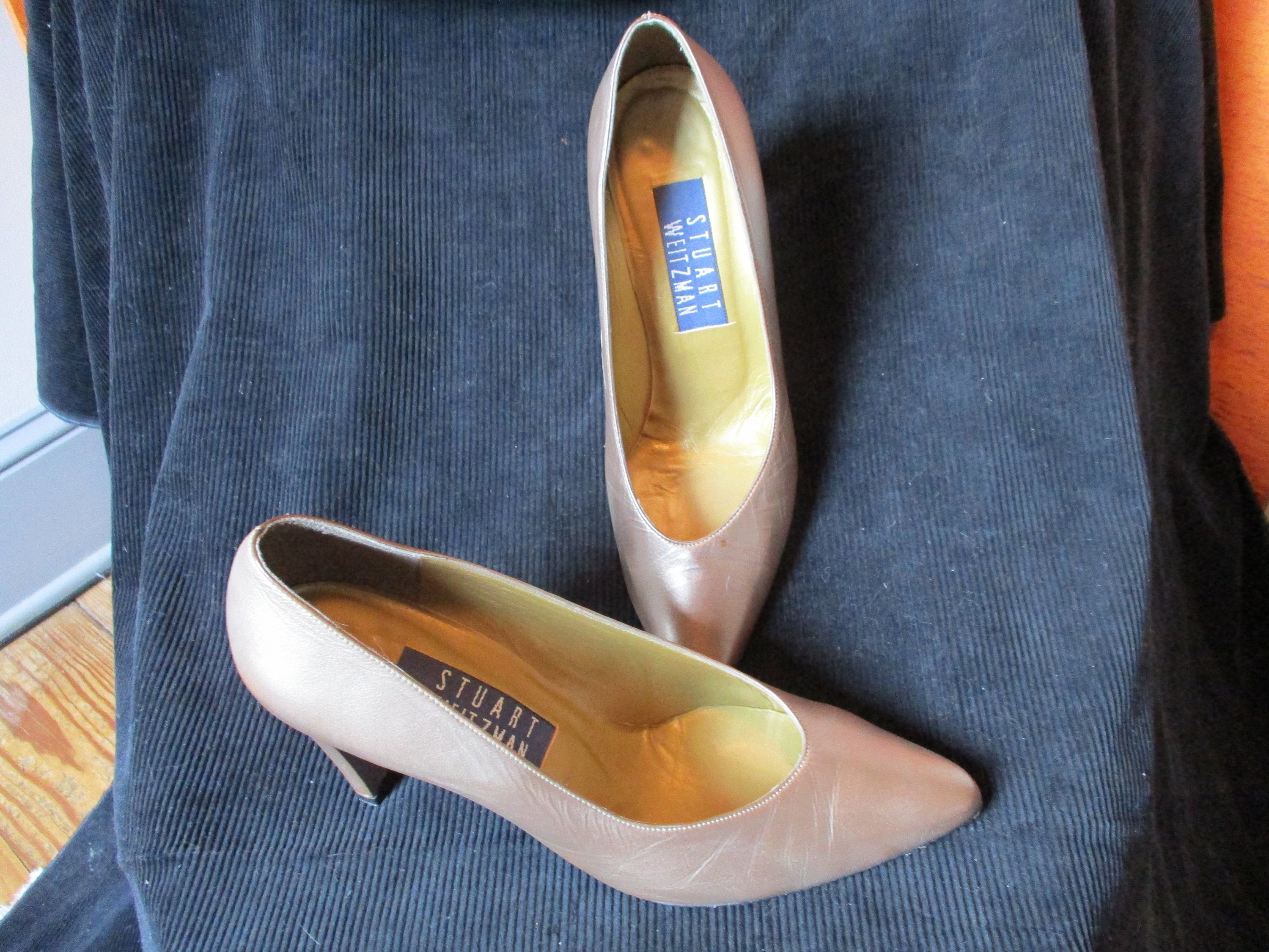 stuart weitzman retro rose pumps