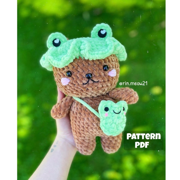 Crochet Pattern - Bear the BF, tenue de grenouille, sac grenouille, ours potelé, peluche douce, ours en peluche, mignon, kawaii, squishmallow, adorable, fait à la main