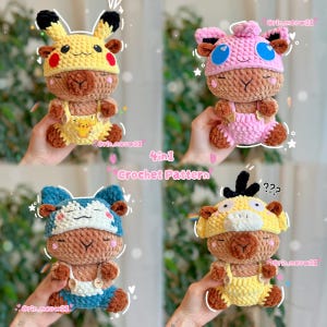 Peut inclure: Quatre peluches au crochet, chacune avec un chapeau et une salopette sur le thème d'un personnage différent. Les jouets sont bruns avec des chapeaux et des salopettes jaunes, roses, bleus et jaunes. Le texte "4in1 Crochet Pattern" est visible.