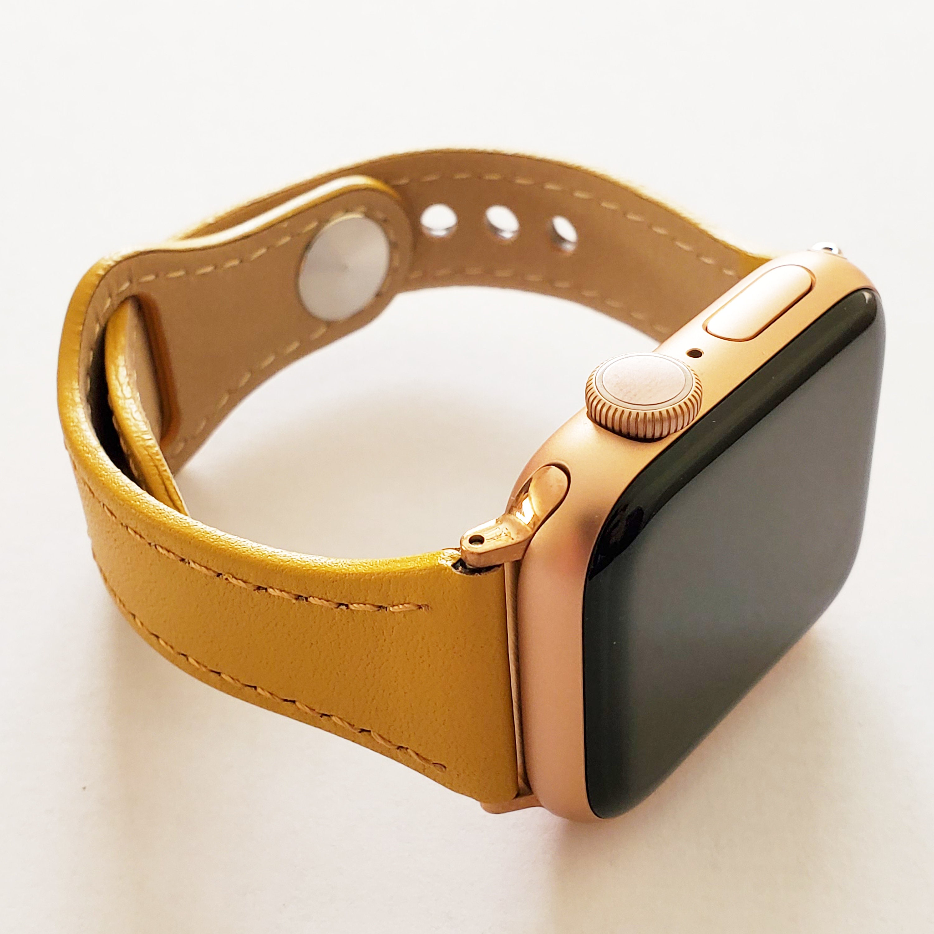 apple watch se case and band