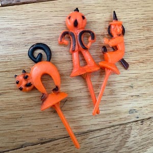 Vintage Halloween Rosbro Plastic Jack o Lantern Pumpkin Man Witch Cake topper