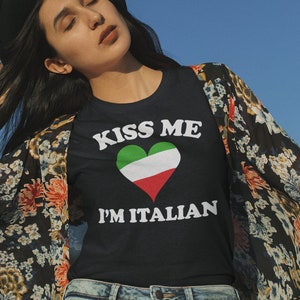 Kiss Me I'm Italian Shirt, Unisex Tee, Italian Friend Gift, Italy T-Shirt, Italian Pride Shirt, Italian Mom T Shirt, Italy flag shirt, Tee