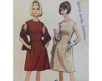 Pauline Trigere Dress Pattern, Dropped Shoulder, Fitted Bodice, Back Extensions, Welt Pockets,  McCalls 7985 UNCUT Size 12/ 10 Bust 32