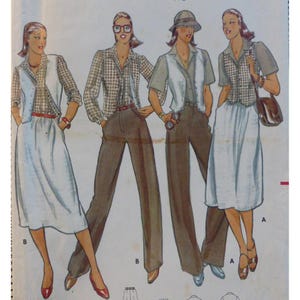 Peut inclure: Patron de couture vintage présentant quatre tenues féminines. Les tenues comprennent une chemise à carreaux boutonnée, un gilet, un pantalon et une jupe. La palette de couleurs se compose de marron, blanc et beige. Les tenues sont accessoirisées avec des ceintures, des lunettes et un sac à main.