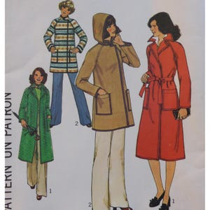 Ofodrad kappa/jacka, huva/krage, fickor, knytbälte, Simplicity 7936 Oklippt storlek 10