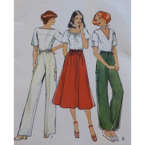 Puede incluir: Ilustración de tres conjuntos de mujer. Una mujer lleva un top blanco y pantalones de pernera ancha. Otra lleva una blusa blanca y una falda roja. La tercera lleva un top blanco y pantalones verdes. Todos los conjuntos tienen cintura con cordón.