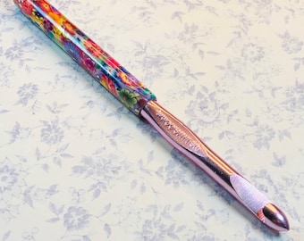 Handmade Polymer Clay Embellished Crochet Hook - Susan Bates Size L/11 - 8.00mm - Inline - Aluminum - Flowers and Ladybugs