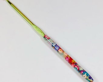 Polymer Clay Covered Crochet Hook - Loops & Threads - Size D/3 3.25mm - Flowers and Translucent Butterflies