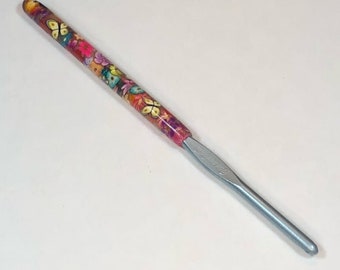 Polymer Clay Embellished VINTAgE Crochet Hook - Susan Bates - Size g/6 4.00mm- Flowers and Yellow Butterflies