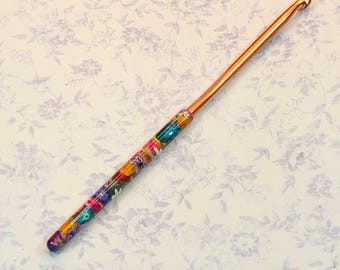 Handmade Polymer Clay Covered Boye Crochet Hook - Size G/6 4.25 mm - Flowers and Purple Butterflies