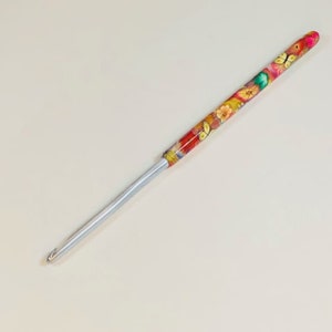 Polymer Clay Embellished Crochet Hook   Susan Bates   Size F5/3.75mm   Millefiori Flower and Yellow Butterfly Design