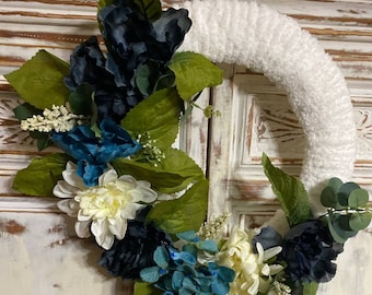 Blue Floral Yarn Wreath, Farmhouse Door Decor (14in)