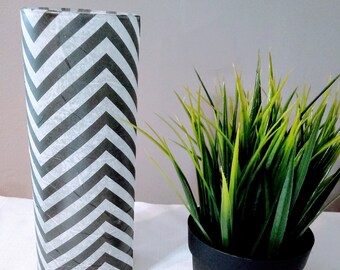 Jarrón cilíndrico con decoupage hecho a mano / Decoración en zigzag