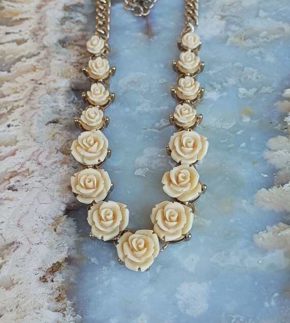 Rose Bud Cream Colored Vintage Necklace