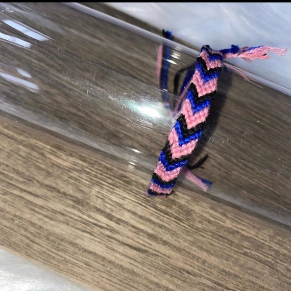 Dotted Border Chevron Bracelet Pattern Pink, Black, And Blue