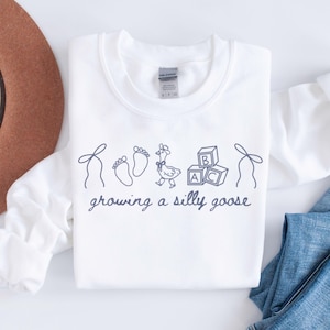 Pregnancy Announcement Sweatshirts,Pregnant Goose Sweatshirt,Expecting Mom Gifts, Pregnancy Reveal Sweatshirt,Baby Announcement Sweatshirt