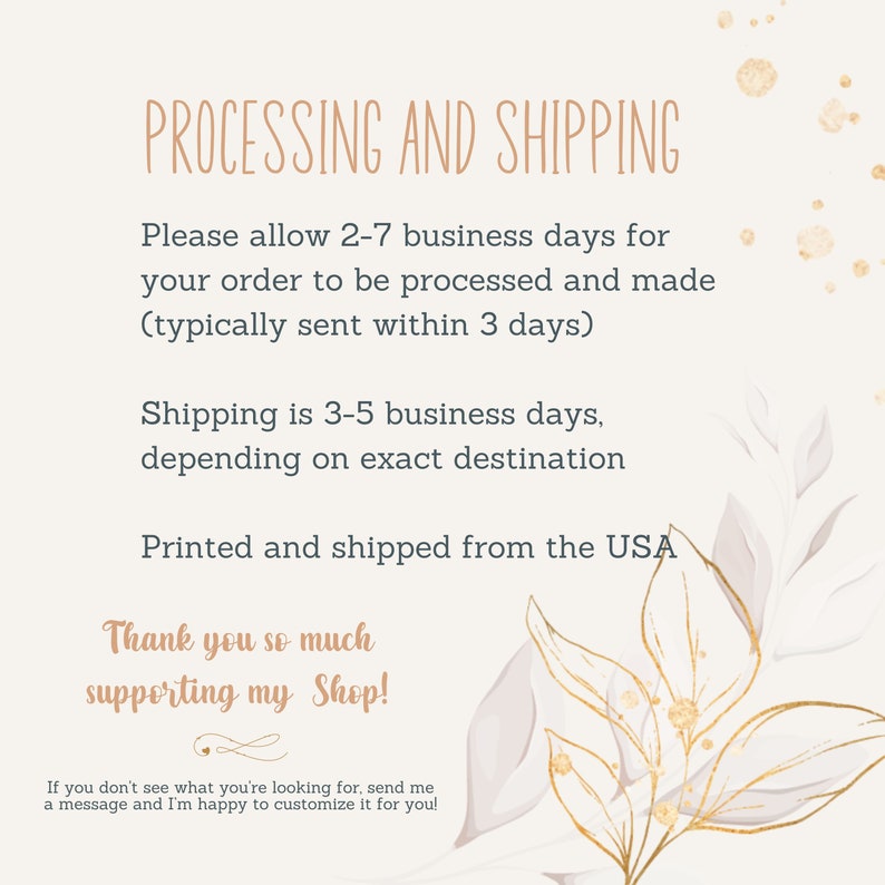 K&ouml;nnte beinhalten: Ein wei&szlig;er Hintergrund mit goldenen Blumenmustern und Text, der "PROCESSING AND SHIPPING" und "Bitte erlauben Sie 2-7 Werktage f&uuml;r die Bearbeitung und Herstellung Ihrer Bestellung (in der Regel innerhalb von 3 Tagen versandt) Der Versand dauert 3-5 Werktage, abh&auml;ngig vom genauen Zielort Gedruckt und versandt aus den USA Vielen Dank f&uuml;r Ihre Unterst&uuml;tzung meines Shops! Wenn Sie nicht finden, wonach Sie suchen, senden Sie mir eine Nachricht und ich freue mich, es f&uuml;r Sie zu personalisieren!"
