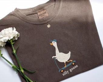 Silly Goose Comfort Colors Shirt, Silly Goose Gift, Oversized Summer Shirt, Silly Goose Tee, Funny Silly Goose TShirt,Goose Crewneck T-Shirt