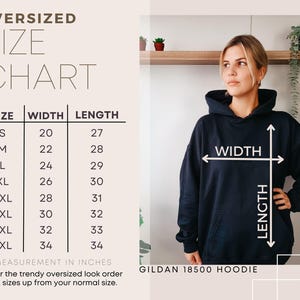 K&ouml;nnte beinhalten: Marineblauer Gildan 18500 Hoodie mit Gr&ouml;&szlig;entabelle, die Breiten- und L&auml;ngenma&szlig;e in Zentimetern zeigt. Die Tabelle umfasst die Gr&ouml;&szlig;en S bis 5XL, mit Breiten von 50,8 bis 86,4 cm und L&auml;ngen von 68,6 bis 86,4 cm.