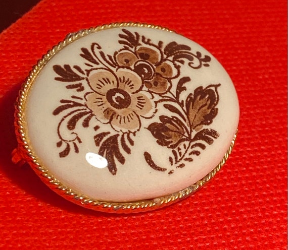 DELFT Holland Classic Flower Brooch/Pin - image 1