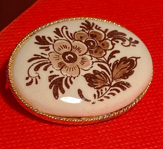 DELFT Holland Classic Flower Brooch/Pin - image 3
