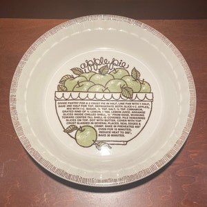 Vintage Royal China Jeanette Deep Dish Apple Pie
