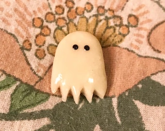 GLOW in the DARK Ghost magnet, Ghost Magnet, Halloween magnet, Halloween Decoration, Spooky gift, polymer clay magnet, cute gift