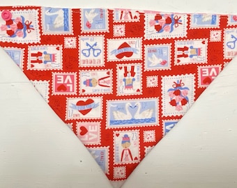 Love Letters/Valentine’s Lovin’, double sided bandana with pink heart snaps. For cats and dogs!