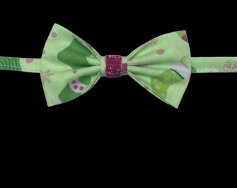 Holiday cozies, pet bow tie, green/pink stockings and mittens & pink snowflakes. With a sparkly pink center.