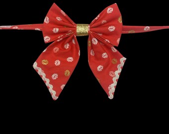 Valentine’s Kisses, pet sailors bow tie, red with pink, white & red lips. With white metallic ricrac trim and gold sparkly center.