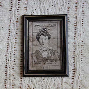 Marcador de livro/cartão postal de retrato de L. M. Montgomery // Frente e verso // Desenho em grafite
