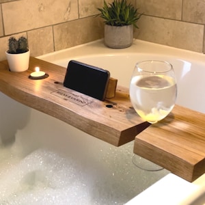 Bandeja de baño de roble macizo: bandeja personalizada con borde vivo y soporte para teléfono y vino