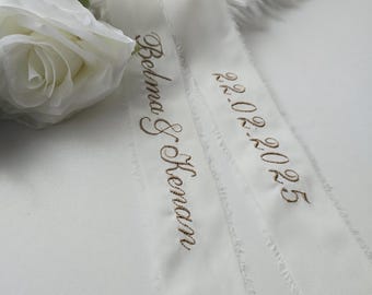 Gepersonaliseerd bruidsboeketlint met namen en datum | Individueel geborduurd | Bruidsboeketlint, optioneel met parels