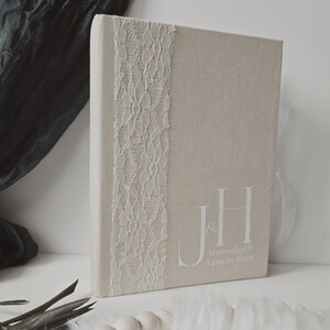 Familieboek in linnenlook met kant voor uw speciale dag gepersonaliseerd naar wens ringband A5 of A4