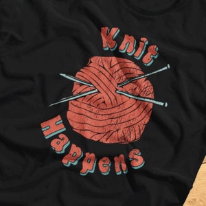 Knit Happens - Lustiges Garn, Stricken - T-Shirt