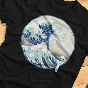 The Great Wave Off Kanagawa - Art by Hokusai, Japanese Artwork - T-Shirt