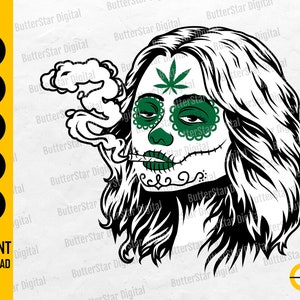 Puede incluir: Ilustración digital en blanco y negro de una mujer con rostro de calavera de azúcar, detalles verdes y una hoja de cannabis. Exhala humo. Incluye el texto "DESCARGA INSTANTÁNEA" y opciones de tipo de archivo.