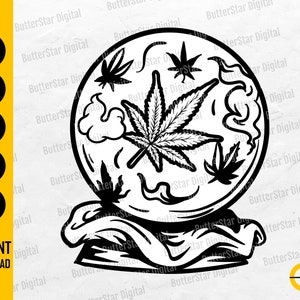 Puede incluir: Gráfico en blanco y negro de una bola de cristal con una hoja de cannabis en el centro, rodeada de hojas más pequeñas y formas de nubes. La base tiene un diseño ondulado estilizado. El texto incluye "SVG, DXF, PNG, EPS, AI" y "DESCARGA INSTANTÁNEA".